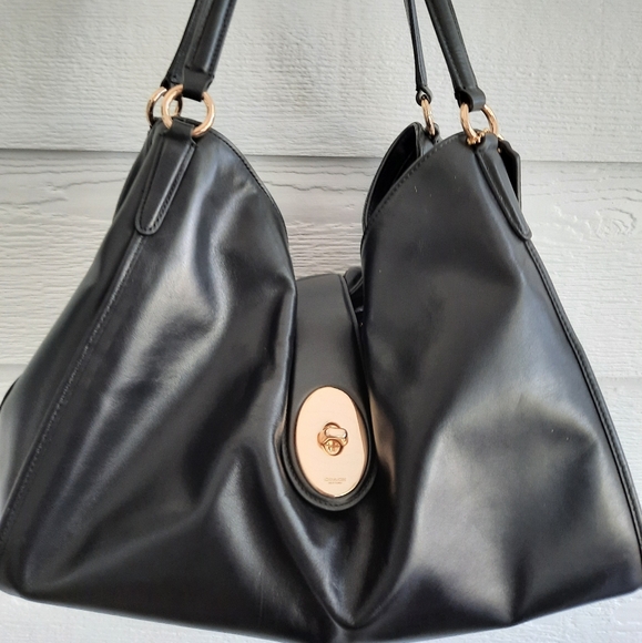 Coach Handbags - Coach black Carlyle bag with gold clasp and rings.